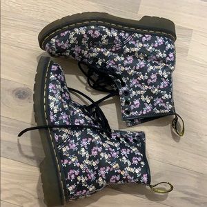 dr marten airwair boots